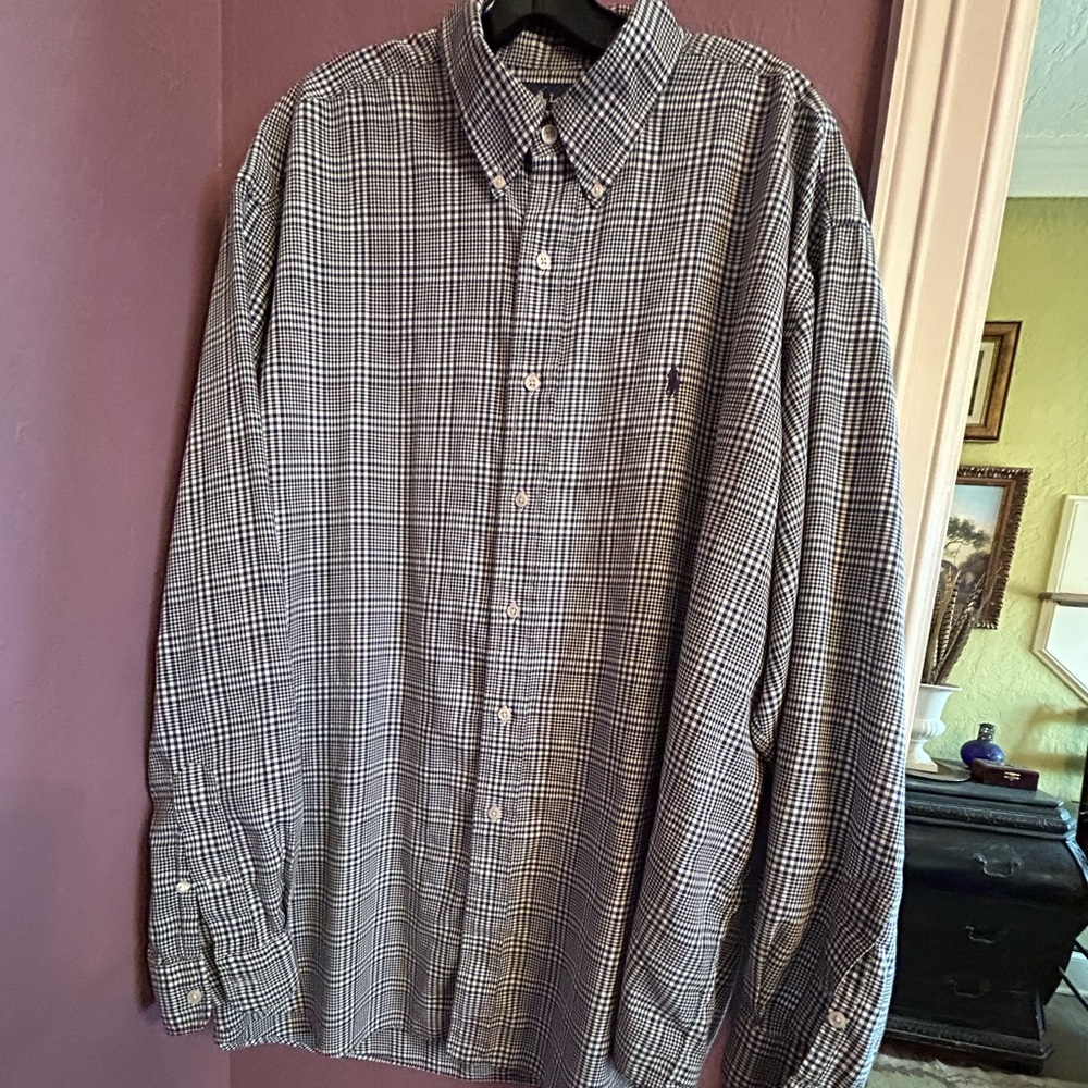 Men’s shirt XL Very good looking black & white check.